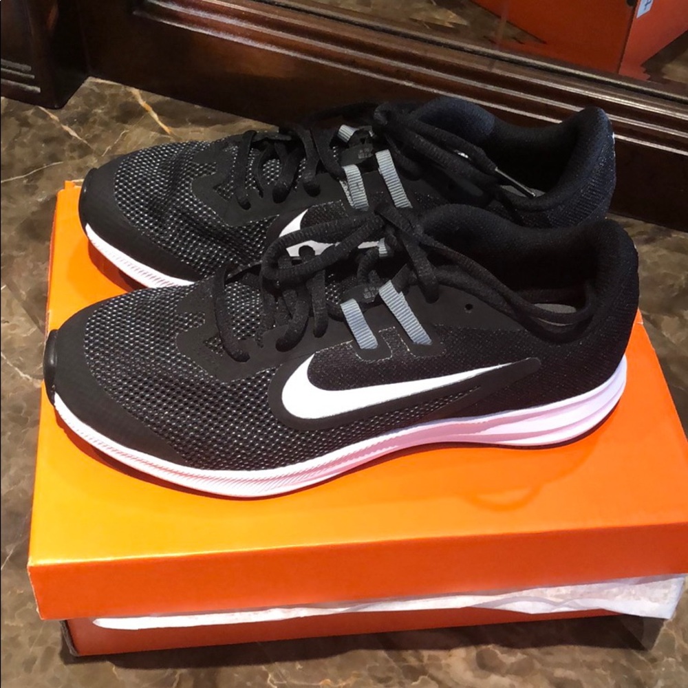 Brand New Nike Downshifter 9 Wide Sneakers